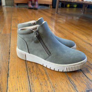 NATURALIZER SOUL TURNER SLIP ON SNEAKER size 7